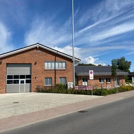 Neubau von Einzel-, Reihen- und Doppelhäusern, sowie Mehrfamilienhäusern und öffentlichen Gebäuden, Bau von schlüsselfertigen Häusern in Zusammenarbeit mit Handwerkern aus der Region  An- und Umbaumaßnahmen nach individuellen Wünschen  Verblendarbeiten  Putzarbeiten, innen und außen